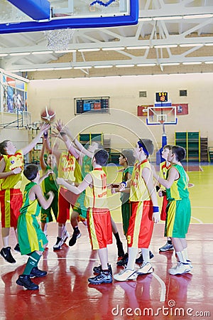 Scramble for ball under basket in game