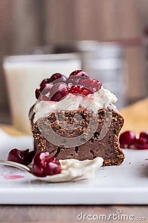 Section chocolate cake with cream cheese