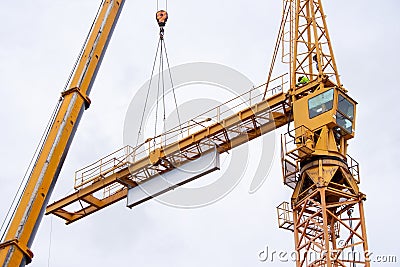 Setting up a tower crane