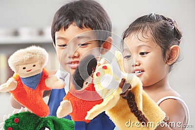 Sibling playing hand puppet