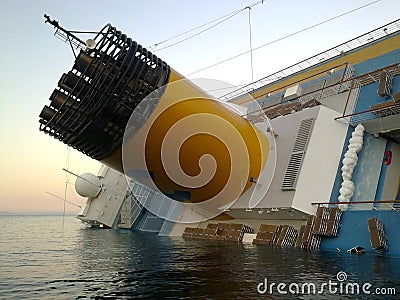 Sinking cruise ship Costa Concordia