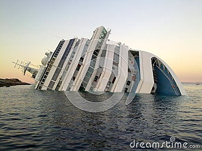 Sinking ship Costa Concordia