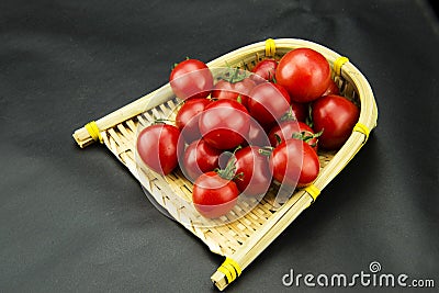 The small dustpan tomatoes