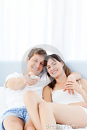 http://thumbs.dreamstime.com/x/smiling-couple-watching-tv-home-17937515.jpg