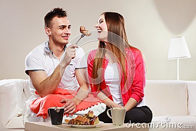 http://thumbs.dreamstime.com/x/smiling-man-feeding-happy-woman-cake-men-women-wife-husband-eating-caloric-food-59616917.jpg