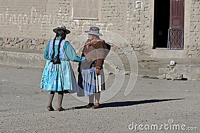 Social talk of senior Indian women, Bolivia