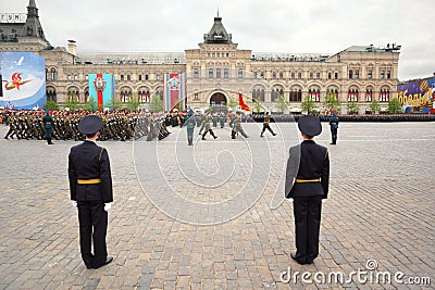 Soldiers rank participate in rehearsal