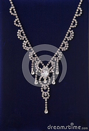 Sparkling diamond necklace