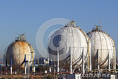 Spherical silos and tanks