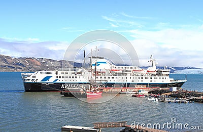 Spitsbergen/Ny-Ålesund: Cruise Ship