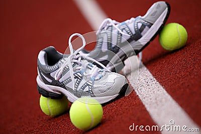 Sports shoes for tennis