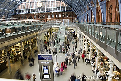 St Pancras busy at Christmas time
