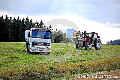 Stacking up Silage onto a Volvo FH12 Flatbed Truck
