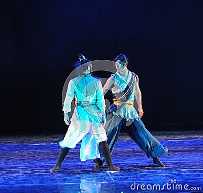 Stand facing each other-The dance drama The legend of the Condor Heroes