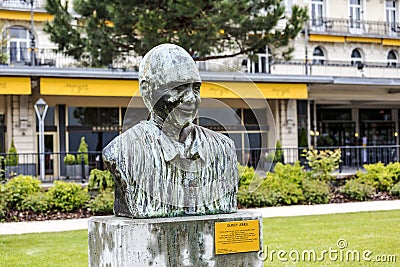 Statue to Quincy Jones in Montreux