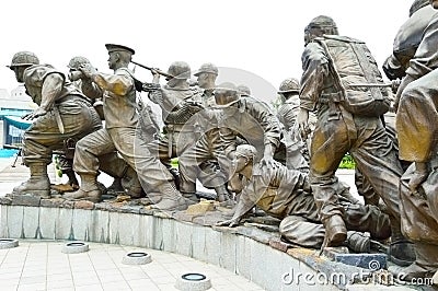 Statues at The Korean War Memorial Museum, Seoul