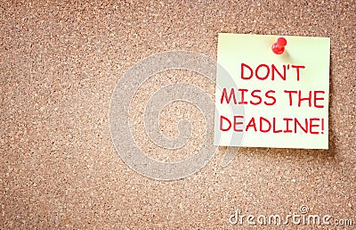 Sticky note with the phrase dont miss the deadline