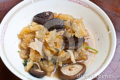 Stir Fried Fish Maw with Shiitake Mushroom