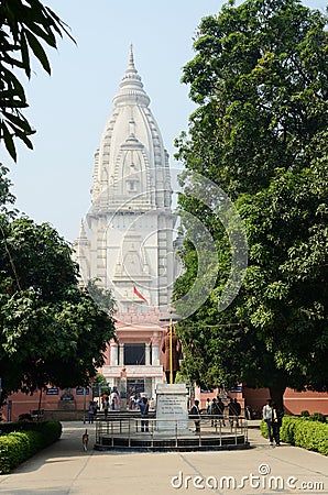 Students visiting temple at Banaras Hindu University,India