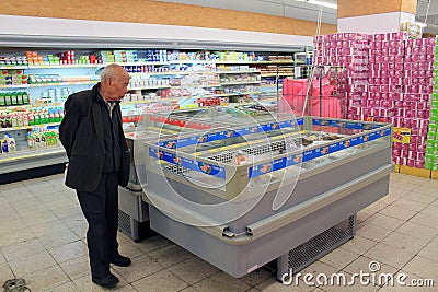 Supermarket refrigerated shelves
