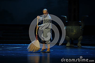 Sweep the floor a little monk- Jiangxi opera a steelyard