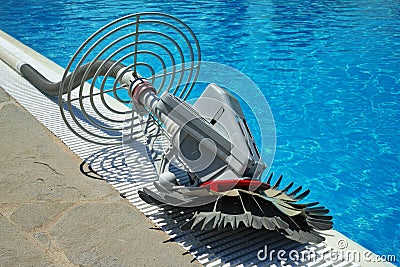 Swimming pool cleaner robot