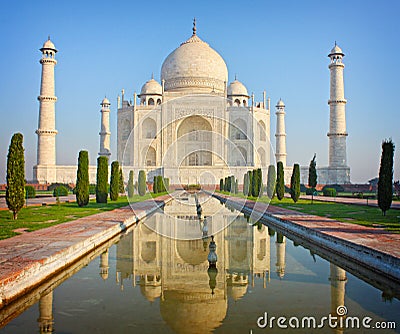 Taj mahal , A famous historical monument