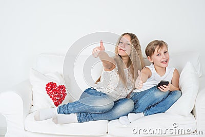 Teenagers sitting on the couch with the phone