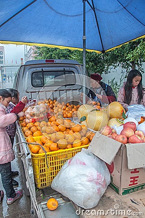 Temporary fruit stand