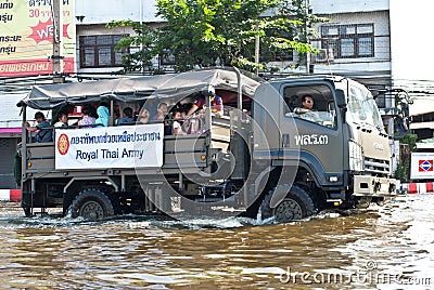Thai army help the people,Bangkok Flooding