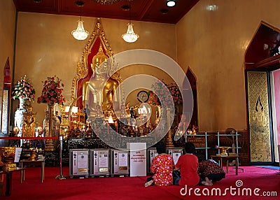 Thai Chinese People praying