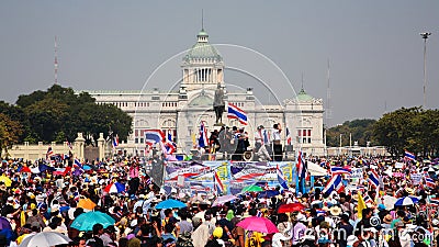 Thai protesters gather at King Rama 5 statue