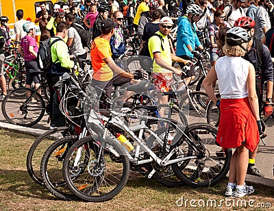 Thousands protesting for bike lines in Bucharest