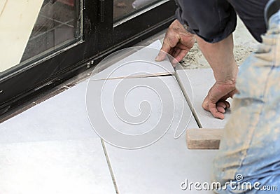 Tiling a floor tile