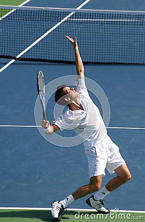 tim-henman-serve-4236382.jpg