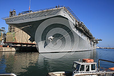 TO FIRE ° Naval Air Station. Aircraft carrier in the Port. Providing with fuel. Cistern _ Water tank