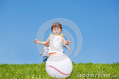 Toddlers catching the ball