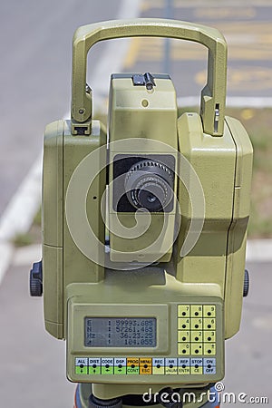 Total station with digital display 4