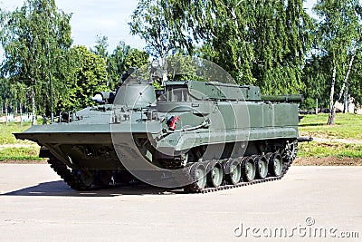 Tracked armored vehicle