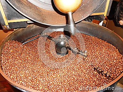 Traditional methods still grinds coffee barista in Turkey