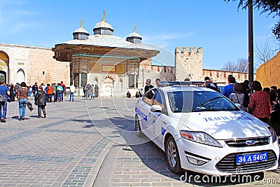 Traffic police car and unidentified tourists on Is