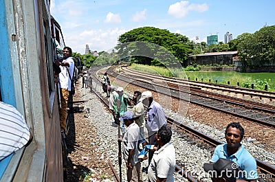 Train traveling in Srí Lanka