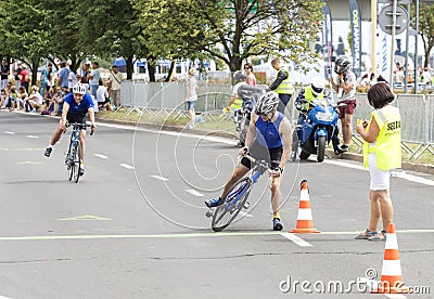 Triathletes reaching transition zone during first Triathlon Szczecin Race.