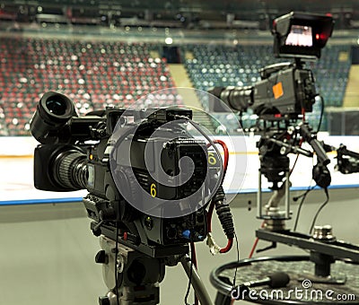 TV broadcast hockey, TV camera,