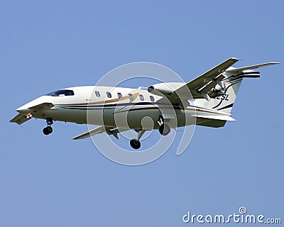 Twin engine aircraft with canards on approach