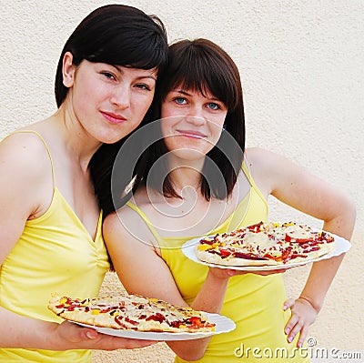 Two young women eating