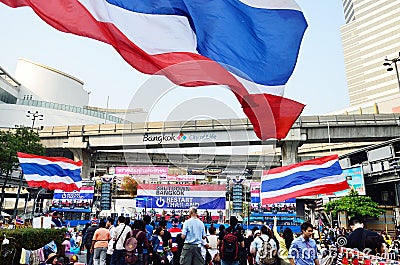 Unidentified protesters gather Patumwan intersection to anti government and ask to reform before election