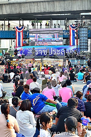 Unidentified protesters gather Ratchaprasong Intersection to anti government and ask to reform before election