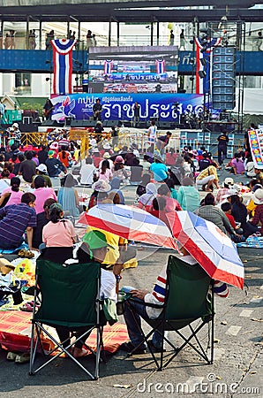 Unidentified protesters gather Ratchaprasong Intersection to anti government and ask to reform before election