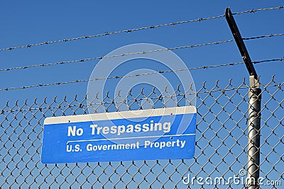 Us government no trespassing sign